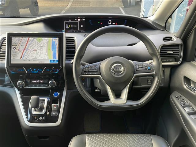 セレナ ｅ－パワー　ＸＶ　社外ナビ　フリップダウンモニター　アラウンドビューモニター　エマージェンシーブレーキ　プロパイロット　インテリジェントルームミラー　純正フロアマット　社外アルミホイール　プッシュスタート　ＢＳＭ（2枚目）