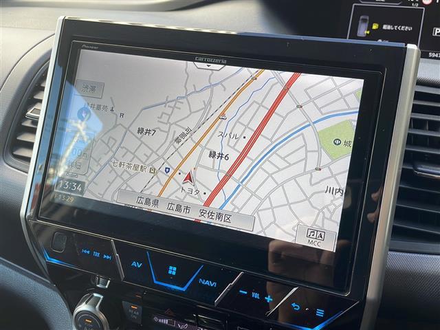 セレナ ｅ－パワー　ＸＶ　社外ナビ　フリップダウンモニター　アラウンドビューモニター　エマージェンシーブレーキ　プロパイロット　インテリジェントルームミラー　純正フロアマット　社外アルミホイール　プッシュスタート　ＢＳＭ（5枚目）