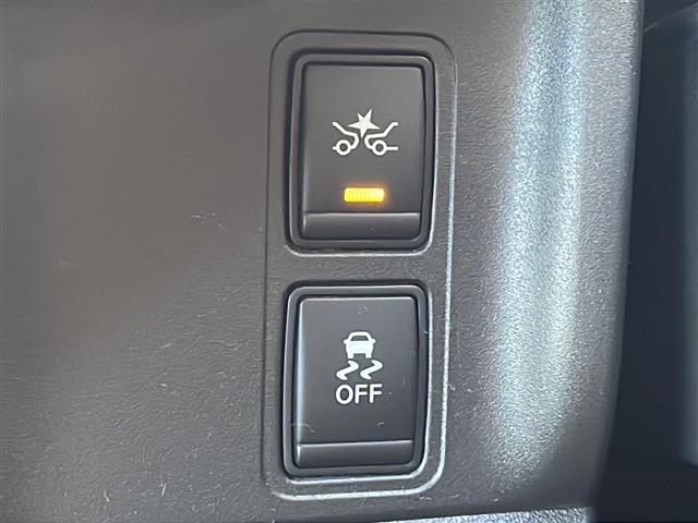 セレナ ｅ－パワー　ＸＶ　社外ナビ　フリップダウンモニター　アラウンドビューモニター　エマージェンシーブレーキ　プロパイロット　インテリジェントルームミラー　純正フロアマット　社外アルミホイール　プッシュスタート　ＢＳＭ（7枚目）