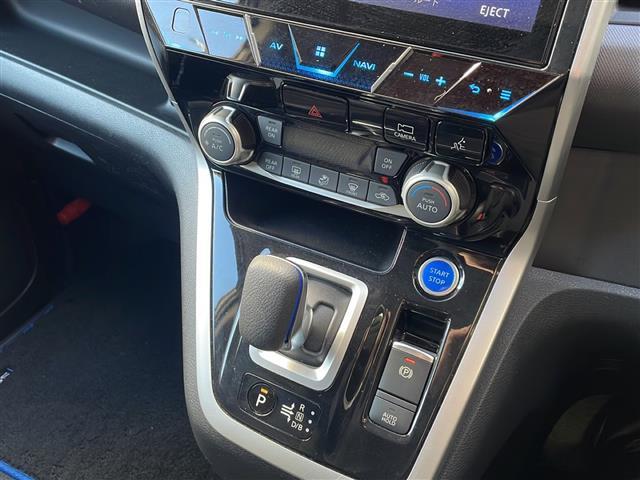 セレナ ｅ－パワー　ＸＶ　社外ナビ　フリップダウンモニター　アラウンドビューモニター　エマージェンシーブレーキ　プロパイロット　インテリジェントルームミラー　純正フロアマット　社外アルミホイール　プッシュスタート　ＢＳＭ（11枚目）