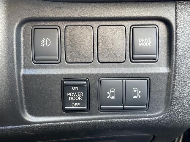 セレナ ｅ－パワー　ＸＶ　社外ナビ　フリップダウンモニター　アラウンドビューモニター　エマージェンシーブレーキ　プロパイロット　インテリジェントルームミラー　純正フロアマット　社外アルミホイール　プッシュスタート　ＢＳＭ（12枚目）