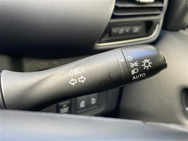 セレナ ｅ－パワー　ＸＶ　社外ナビ　フリップダウンモニター　アラウンドビューモニター　エマージェンシーブレーキ　プロパイロット　インテリジェントルームミラー　純正フロアマット　社外アルミホイール　プッシュスタート　ＢＳＭ（13枚目）