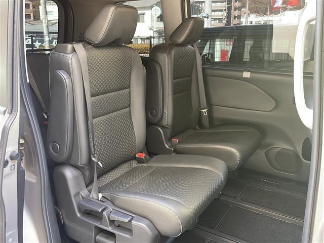 セレナ ｅ－パワー　ＸＶ　社外ナビ　フリップダウンモニター　アラウンドビューモニター　エマージェンシーブレーキ　プロパイロット　インテリジェントルームミラー　純正フロアマット　社外アルミホイール　プッシュスタート　ＢＳＭ（18枚目）