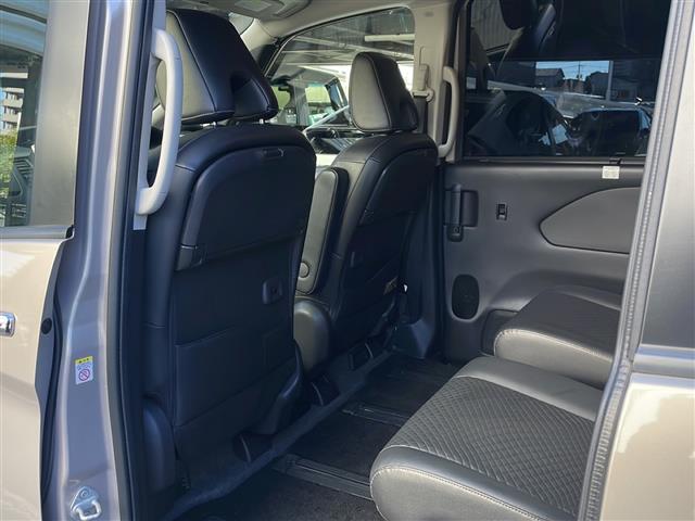 セレナ ｅ－パワー　ＸＶ　社外ナビ　フリップダウンモニター　アラウンドビューモニター　エマージェンシーブレーキ　プロパイロット　インテリジェントルームミラー　純正フロアマット　社外アルミホイール　プッシュスタート　ＢＳＭ（23枚目）