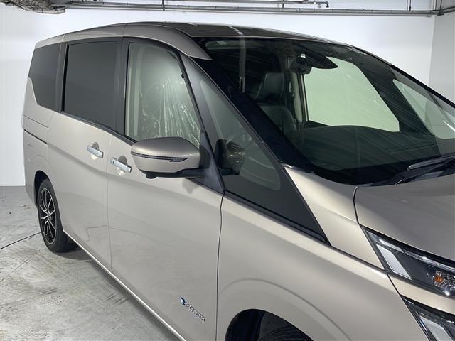 セレナ ｅ－パワー　ＸＶ　社外ナビ　フリップダウンモニター　アラウンドビューモニター　エマージェンシーブレーキ　プロパイロット　インテリジェントルームミラー　純正フロアマット　社外アルミホイール　プッシュスタート　ＢＳＭ（30枚目）