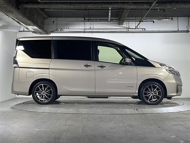 セレナ ｅ－パワー　ＸＶ　社外ナビ　フリップダウンモニター　アラウンドビューモニター　エマージェンシーブレーキ　プロパイロット　インテリジェントルームミラー　純正フロアマット　社外アルミホイール　プッシュスタート　ＢＳＭ（40枚目）