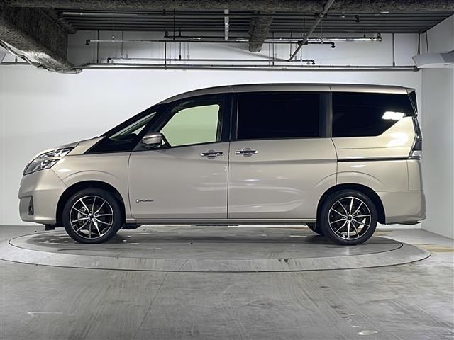 セレナ ｅ－パワー　ＸＶ　社外ナビ　フリップダウンモニター　アラウンドビューモニター　エマージェンシーブレーキ　プロパイロット　インテリジェントルームミラー　純正フロアマット　社外アルミホイール　プッシュスタート　ＢＳＭ（41枚目）