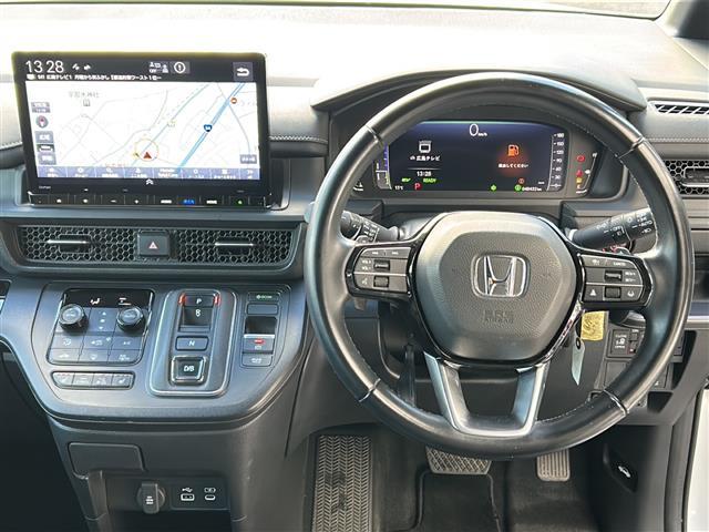 ステップワゴン ｅ：ＨＥＶスパーダ　禁煙　純正１１．４ナビ　バックカメラ　ＡＣ１００Ｖ１００Ｗ電源　パワーテールゲート　シートヒーター　オットマン　コンビシート　ＥＴＣ２．０　トリプルゾーンエアコン　ホンダセンシング　コーナーセンサー（2枚目）