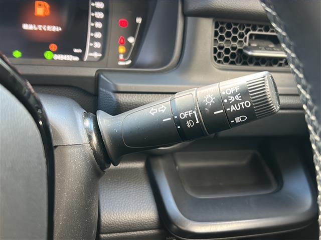 ステップワゴン ｅ：ＨＥＶスパーダ　禁煙　純正１１．４ナビ　バックカメラ　ＡＣ１００Ｖ１００Ｗ電源　パワーテールゲート　シートヒーター　オットマン　コンビシート　ＥＴＣ２．０　トリプルゾーンエアコン　ホンダセンシング　コーナーセンサー（10枚目）