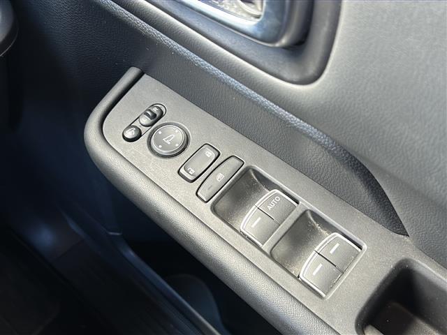 ステップワゴン ｅ：ＨＥＶスパーダ　禁煙　純正１１．４ナビ　バックカメラ　ＡＣ１００Ｖ１００Ｗ電源　パワーテールゲート　シートヒーター　オットマン　コンビシート　ＥＴＣ２．０　トリプルゾーンエアコン　ホンダセンシング　コーナーセンサー（12枚目）