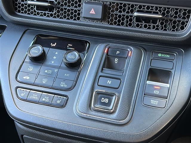 ステップワゴン ｅ：ＨＥＶスパーダ　禁煙　純正１１．４ナビ　バックカメラ　ＡＣ１００Ｖ１００Ｗ電源　パワーテールゲート　シートヒーター　オットマン　コンビシート　ＥＴＣ２．０　トリプルゾーンエアコン　ホンダセンシング　コーナーセンサー（15枚目）