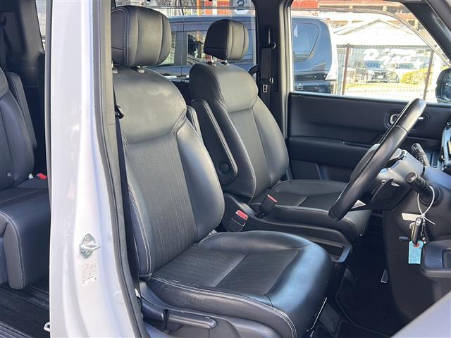 ステップワゴン ｅ：ＨＥＶスパーダ　禁煙　純正１１．４ナビ　バックカメラ　ＡＣ１００Ｖ１００Ｗ電源　パワーテールゲート　シートヒーター　オットマン　コンビシート　ＥＴＣ２．０　トリプルゾーンエアコン　ホンダセンシング　コーナーセンサー（17枚目）