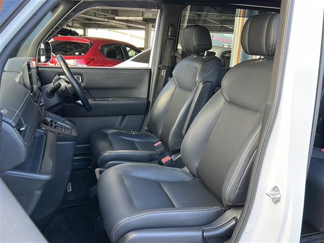 ステップワゴン ｅ：ＨＥＶスパーダ　禁煙　純正１１．４ナビ　バックカメラ　ＡＣ１００Ｖ１００Ｗ電源　パワーテールゲート　シートヒーター　オットマン　コンビシート　ＥＴＣ２．０　トリプルゾーンエアコン　ホンダセンシング　コーナーセンサー（24枚目）