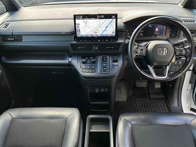 ステップワゴン ｅ：ＨＥＶスパーダ　禁煙　純正１１．４ナビ　バックカメラ　ＡＣ１００Ｖ１００Ｗ電源　パワーテールゲート　シートヒーター　オットマン　コンビシート　ＥＴＣ２．０　トリプルゾーンエアコン　ホンダセンシング　コーナーセンサー（42枚目）