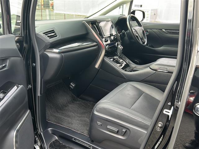 アルファード ２．５Ｓ　Ｃパッケージ　禁煙　モデリスタシグネチャーイルミ　純正ディスプレイオーディオ　フリップダウンモニター　シートヒーター／ベンチレーション　ステアリングヒーター　パワーバックドア　３眼ＬＥＤライト　ＥＴＣ　ドラレコ（21枚目）