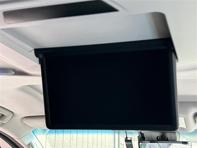 アルファード ２．５Ｓ　Ｃパッケージ　禁煙　ツインムーンルーフ　ＪＢＬ　メーカーナビ　パノラミックビューモニター　フリップダウンモニター　デジタルインナーミラー　ＢＳＭ　ドライブレコーダー　シートヒーター／ベンチレーション　スペアタイヤ（4枚目）