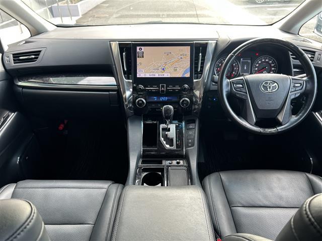 アルファード ２．５Ｓ　Ｃパッケージ　禁煙　ツインムーンルーフ　ＪＢＬ　メーカーナビ　パノラミックビューモニター　フリップダウンモニター　デジタルインナーミラー　ＢＳＭ　ドライブレコーダー　シートヒーター／ベンチレーション　スペアタイヤ（42枚目）