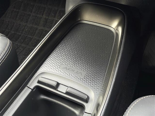 アクア Ｚ　禁煙　１０．５型でぃぅプレイオーディオ　ナビ　フルセグ　ＣＤ／ＤＶＤ　パノラミックビューモニター　ＢＳＭ　シートヒーター　ステアリングヒーター　ハーフレザーシート　ＡＣ１００Ｖ１５００Ｗ電源　ＬＥＤ（14枚目）