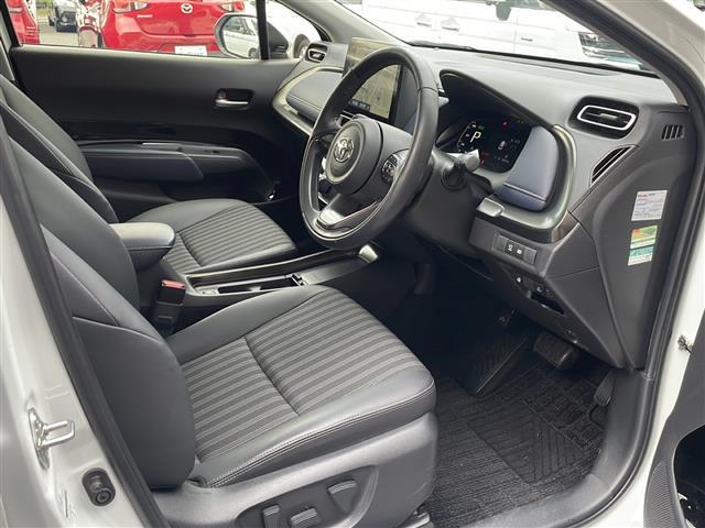 アクア Ｚ　禁煙　１０．５型でぃぅプレイオーディオ　ナビ　フルセグ　ＣＤ／ＤＶＤ　パノラミックビューモニター　ＢＳＭ　シートヒーター　ステアリングヒーター　ハーフレザーシート　ＡＣ１００Ｖ１５００Ｗ電源　ＬＥＤ（21枚目）