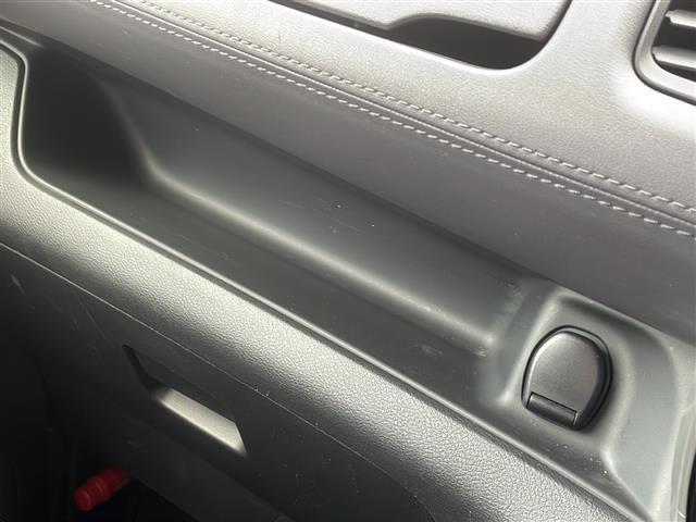 セレナ ハイウェイスターＶ　禁煙　防水シート　プロパイロット　純正ナビ　両側パワースライドドア　エマージェンシーブレーキ　道路標識認識　ＢＳＷ　プロパイロット　アラウンドビュー　デジタルインナーミラー　フロアマット　ドアバイザー（16枚目）