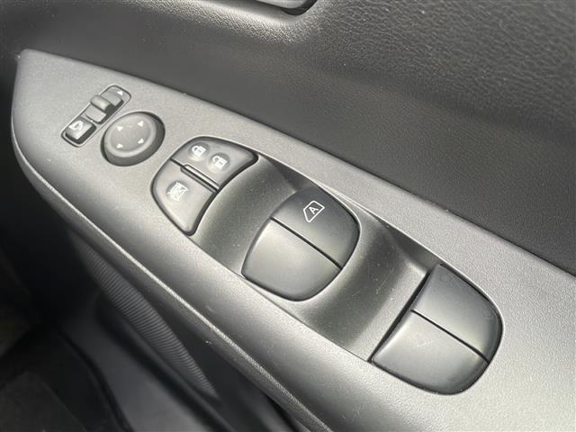 セレナ ハイウェイスターＶ　禁煙　防水シート　プロパイロット　純正ナビ　両側パワースライドドア　エマージェンシーブレーキ　道路標識認識　ＢＳＷ　プロパイロット　アラウンドビュー　デジタルインナーミラー　フロアマット　ドアバイザー（17枚目）