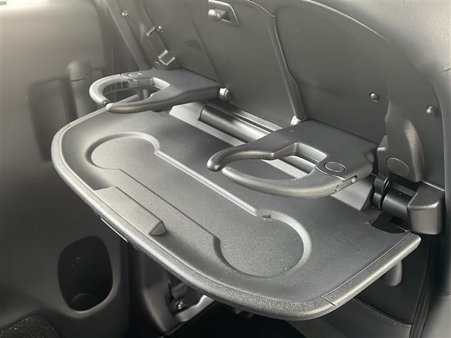 セレナ ハイウェイスターＶ　禁煙　防水シート　プロパイロット　純正ナビ　両側パワースライドドア　エマージェンシーブレーキ　道路標識認識　ＢＳＷ　プロパイロット　アラウンドビュー　デジタルインナーミラー　フロアマット　ドアバイザー（26枚目）