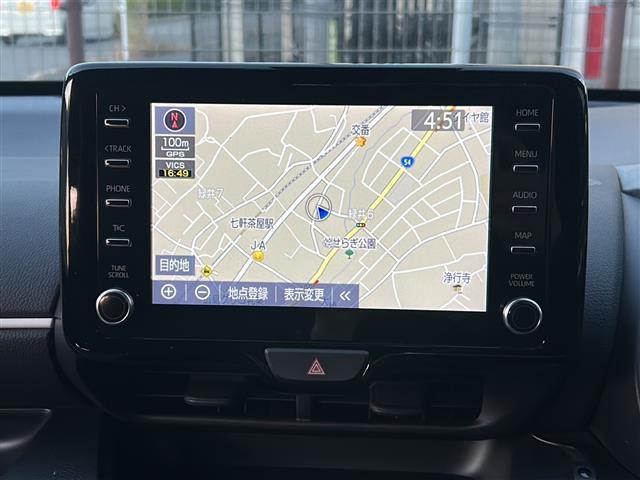 ヤリス ハイブリッドＺ　禁煙　ＴＲＤエアロ　純正ディスプレイオーディオ　ナビ／フルセグ　バックカメラ　セーフティセンス　レーダークルーズコントロール　シートヒーター　前後ドライブレコーダー　ＥＴＣ　純正アルミホイール（4枚目）