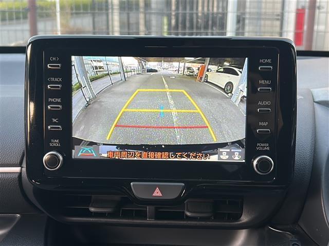 ヤリス ハイブリッドＺ　禁煙　ＴＲＤエアロ　純正ディスプレイオーディオ　ナビ／フルセグ　バックカメラ　セーフティセンス　レーダークルーズコントロール　シートヒーター　前後ドライブレコーダー　ＥＴＣ　純正アルミホイール（6枚目）