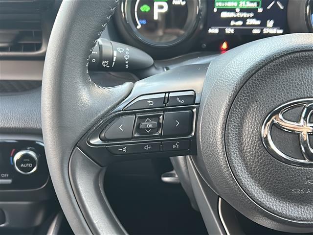 ヤリス ハイブリッドＺ　禁煙　ＴＲＤエアロ　純正ディスプレイオーディオ　ナビ／フルセグ　バックカメラ　セーフティセンス　レーダークルーズコントロール　シートヒーター　前後ドライブレコーダー　ＥＴＣ　純正アルミホイール（10枚目）