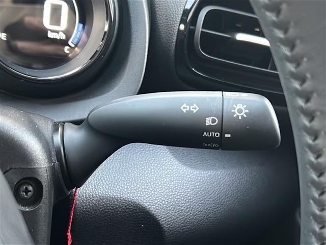 ヤリス ハイブリッドＺ　禁煙　ＴＲＤエアロ　純正ディスプレイオーディオ　ナビ／フルセグ　バックカメラ　セーフティセンス　レーダークルーズコントロール　シートヒーター　前後ドライブレコーダー　ＥＴＣ　純正アルミホイール（12枚目）