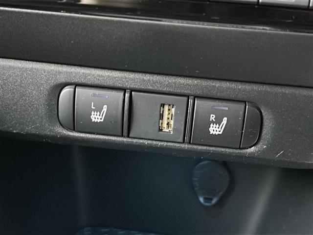 ヤリス ハイブリッドＺ　禁煙　ＴＲＤエアロ　純正ディスプレイオーディオ　ナビ／フルセグ　バックカメラ　セーフティセンス　レーダークルーズコントロール　シートヒーター　前後ドライブレコーダー　ＥＴＣ　純正アルミホイール（15枚目）