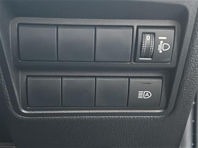 ヤリス ハイブリッドＺ　禁煙　ＴＲＤエアロ　純正ディスプレイオーディオ　ナビ／フルセグ　バックカメラ　セーフティセンス　レーダークルーズコントロール　シートヒーター　前後ドライブレコーダー　ＥＴＣ　純正アルミホイール（16枚目）