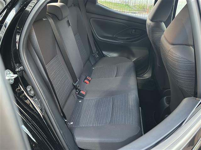 ヤリス ハイブリッドＺ　禁煙　ＴＲＤエアロ　純正ディスプレイオーディオ　ナビ／フルセグ　バックカメラ　セーフティセンス　レーダークルーズコントロール　シートヒーター　前後ドライブレコーダー　ＥＴＣ　純正アルミホイール（22枚目）