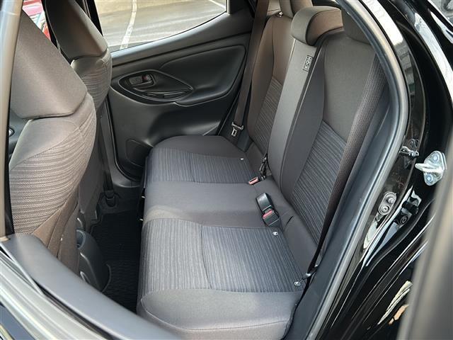 ヤリス ハイブリッドＺ　禁煙　ＴＲＤエアロ　純正ディスプレイオーディオ　ナビ／フルセグ　バックカメラ　セーフティセンス　レーダークルーズコントロール　シートヒーター　前後ドライブレコーダー　ＥＴＣ　純正アルミホイール（25枚目）