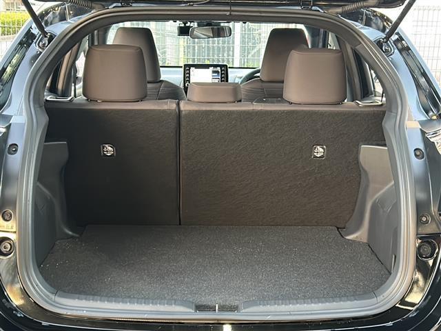 ヤリス ハイブリッドＺ　禁煙　ＴＲＤエアロ　純正ディスプレイオーディオ　ナビ／フルセグ　バックカメラ　セーフティセンス　レーダークルーズコントロール　シートヒーター　前後ドライブレコーダー　ＥＴＣ　純正アルミホイール（28枚目）