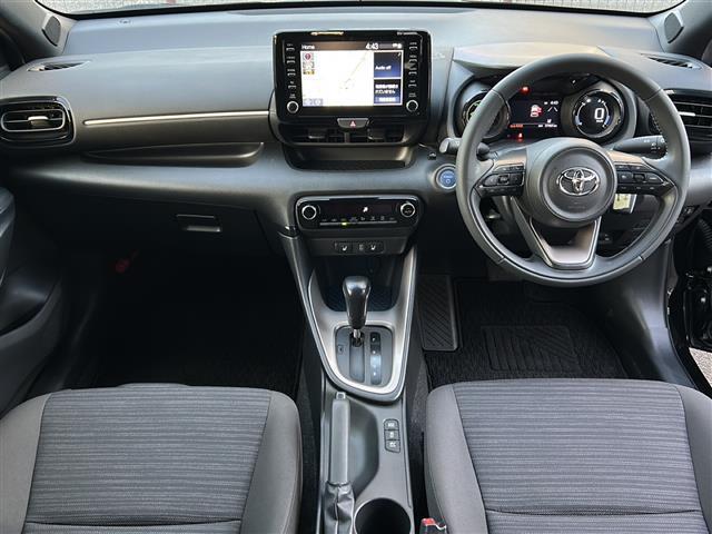 ヤリス ハイブリッドＺ　禁煙　ＴＲＤエアロ　純正ディスプレイオーディオ　ナビ／フルセグ　バックカメラ　セーフティセンス　レーダークルーズコントロール　シートヒーター　前後ドライブレコーダー　ＥＴＣ　純正アルミホイール（29枚目）