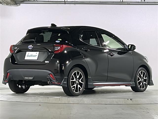 ヤリス ハイブリッドＺ　禁煙　ＴＲＤエアロ　純正ディスプレイオーディオ　ナビ／フルセグ　バックカメラ　セーフティセンス　レーダークルーズコントロール　シートヒーター　前後ドライブレコーダー　ＥＴＣ　純正アルミホイール（32枚目）