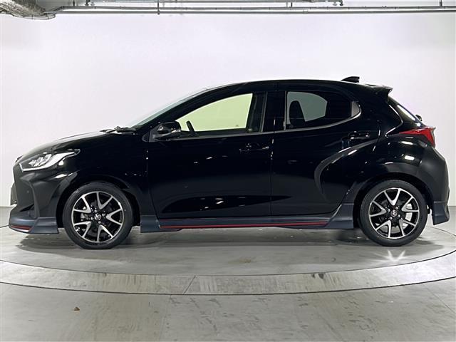 ヤリス ハイブリッドＺ　禁煙　ＴＲＤエアロ　純正ディスプレイオーディオ　ナビ／フルセグ　バックカメラ　セーフティセンス　レーダークルーズコントロール　シートヒーター　前後ドライブレコーダー　ＥＴＣ　純正アルミホイール（43枚目）