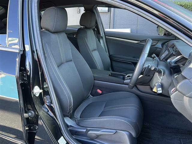 シビック ハッチバック　禁煙　純正ナビ　バックカメラ　ホンダセンシング　衝突軽減ブレーキ　ＬＫＡＳ　レーダークルーズコントロール　　シートヒーター　電動パーキングブレーキ　ＬＥＤヘッドライト　ドライブレコーダー　ＥＴＣ（19枚目）