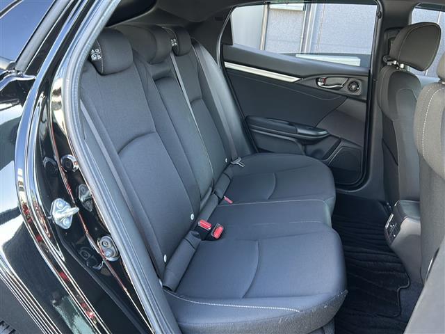 シビック ハッチバック　禁煙　純正ナビ　バックカメラ　ホンダセンシング　衝突軽減ブレーキ　ＬＫＡＳ　レーダークルーズコントロール　　シートヒーター　電動パーキングブレーキ　ＬＥＤヘッドライト　ドライブレコーダー　ＥＴＣ（21枚目）