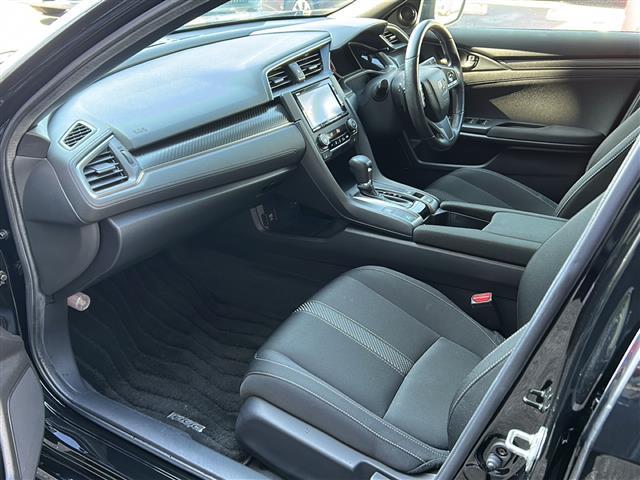 シビック ハッチバック　禁煙　純正ナビ　バックカメラ　ホンダセンシング　衝突軽減ブレーキ　ＬＫＡＳ　レーダークルーズコントロール　　シートヒーター　電動パーキングブレーキ　ＬＥＤヘッドライト　ドライブレコーダー　ＥＴＣ（22枚目）