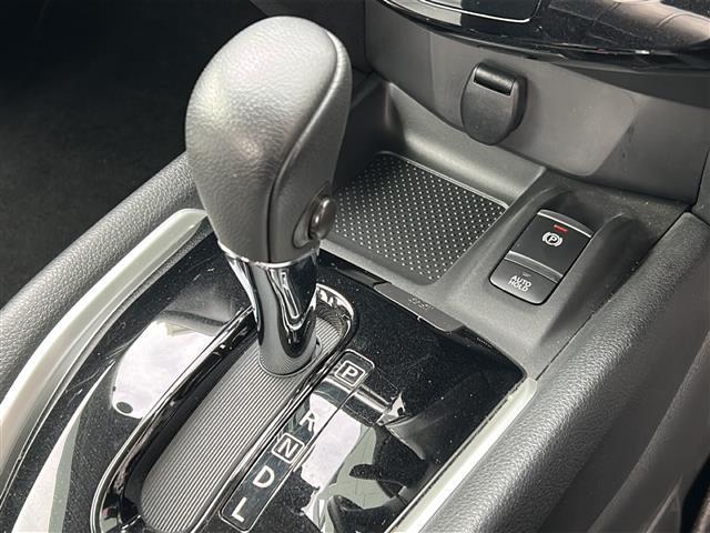 エクストレイル ２０Ｘｉ　禁煙　４ＷＤ　社外ナビ　アラウンドビューモニター　インテリジェントルームミラー　プロパイロット　ＢＳＷ　電動パーキング　オートホールド　前後ドライブレコーダー　レーダー探知機　ＥＴＣ　ＬＥＤライト（10枚目）