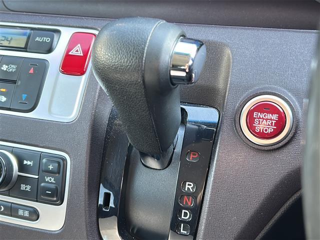 Ｎ－ＯＮＥ プレミアム・Ｌパッケージ　禁煙　純正ディスプレイオーディオ　バックカメラ　ＥＴＣ　ＨＩＤヘッドライト　フォグランプ　スマートキー　プッシュスタート　スペアキー　純正フロアマット　純正アルミホイール　革巻きステアリング（9枚目）