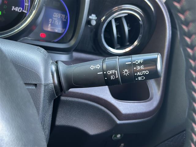 Ｎ－ＯＮＥ プレミアム・Ｌパッケージ　禁煙　純正ディスプレイオーディオ　バックカメラ　ＥＴＣ　ＨＩＤヘッドライト　フォグランプ　スマートキー　プッシュスタート　スペアキー　純正フロアマット　純正アルミホイール　革巻きステアリング（12枚目）