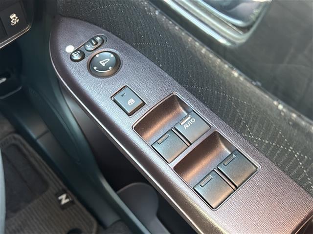 Ｎ－ＯＮＥ プレミアム・Ｌパッケージ　禁煙　純正ディスプレイオーディオ　バックカメラ　ＥＴＣ　ＨＩＤヘッドライト　フォグランプ　スマートキー　プッシュスタート　スペアキー　純正フロアマット　純正アルミホイール　革巻きステアリング（13枚目）