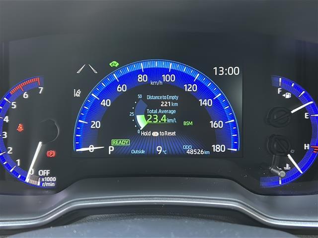 カローラツーリング ハイブリッド　ダブルバイビー　禁煙　純正９型ディスプレイ　ナビ　バックカメラ　シートヒーター　ステアリングヒーター　電動パーキングブレーキ　ブレーキホールド　ワイヤレス充電　ＥＴＣ　ハーフレザシート　レーダークルーズコントロール（7枚目）