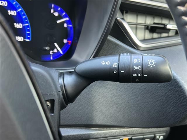 カローラツーリング ハイブリッド　ダブルバイビー　禁煙　純正９型ディスプレイ　ナビ　バックカメラ　シートヒーター　ステアリングヒーター　電動パーキングブレーキ　ブレーキホールド　ワイヤレス充電　ＥＴＣ　ハーフレザシート　レーダークルーズコントロール（13枚目）