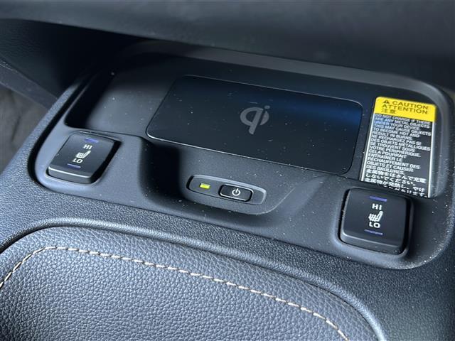 カローラツーリング ハイブリッド　ダブルバイビー　禁煙　純正９型ディスプレイ　ナビ　バックカメラ　シートヒーター　ステアリングヒーター　電動パーキングブレーキ　ブレーキホールド　ワイヤレス充電　ＥＴＣ　ハーフレザシート　レーダークルーズコントロール（14枚目）