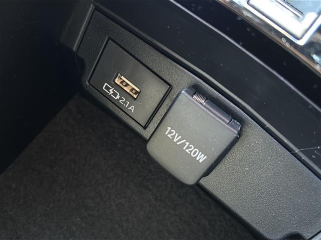 カローラツーリング ハイブリッド　ダブルバイビー　禁煙　純正９型ディスプレイ　ナビ　バックカメラ　シートヒーター　ステアリングヒーター　電動パーキングブレーキ　ブレーキホールド　ワイヤレス充電　ＥＴＣ　ハーフレザシート　レーダークルーズコントロール（17枚目）