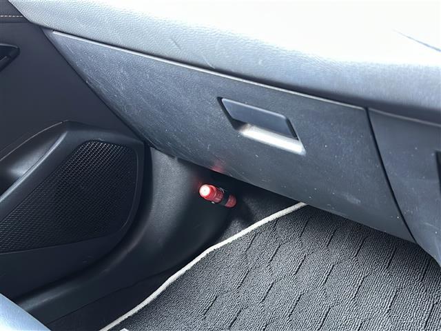 カローラツーリング ハイブリッド　ダブルバイビー　禁煙　純正９型ディスプレイ　ナビ　バックカメラ　シートヒーター　ステアリングヒーター　電動パーキングブレーキ　ブレーキホールド　ワイヤレス充電　ＥＴＣ　ハーフレザシート　レーダークルーズコントロール（19枚目）